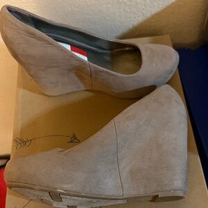 Elegant Tan Wedge Heels